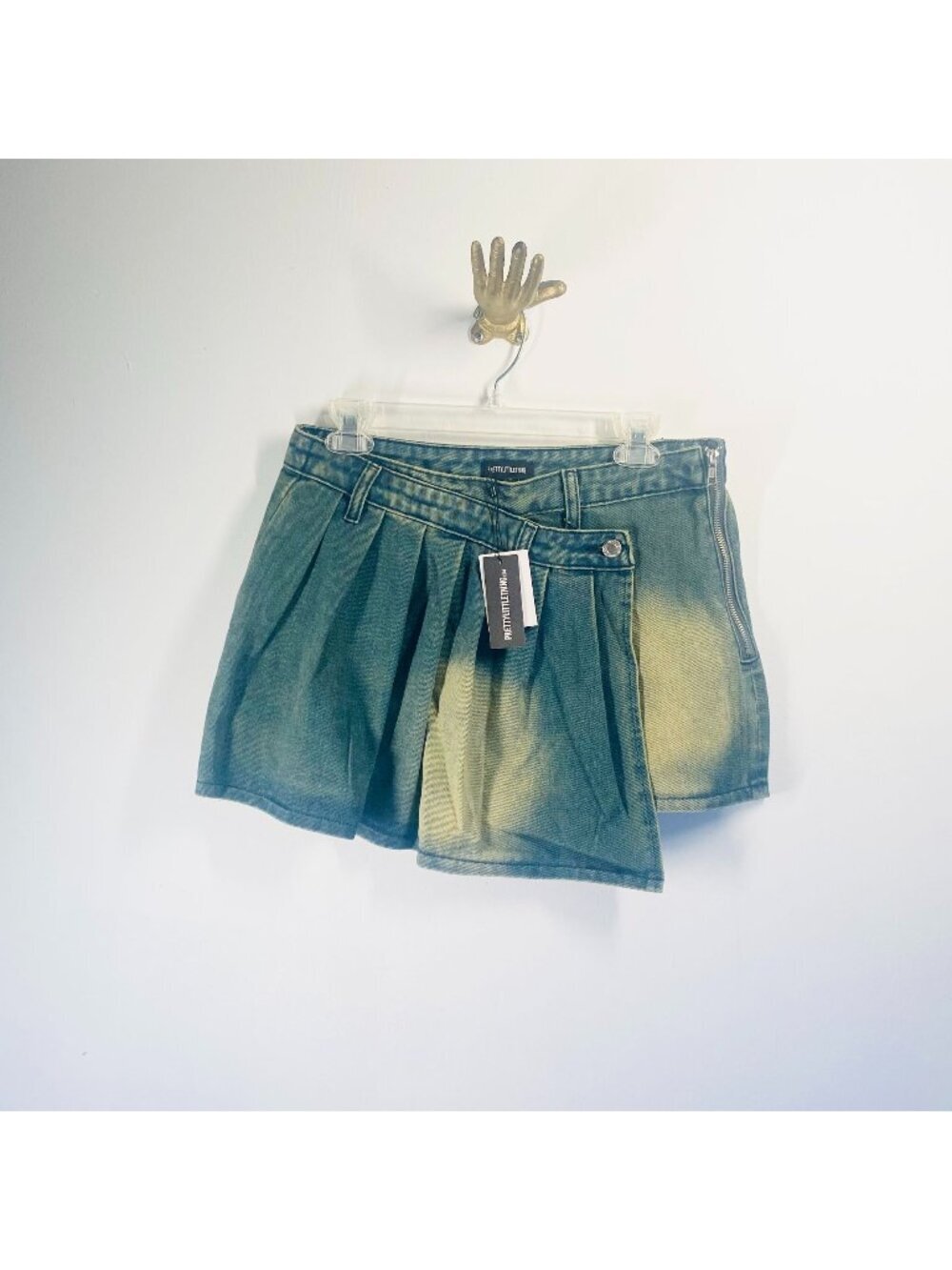 PrettyLittleThing Denim Pleated Skirt With Side Zipper In Blue Size US 6